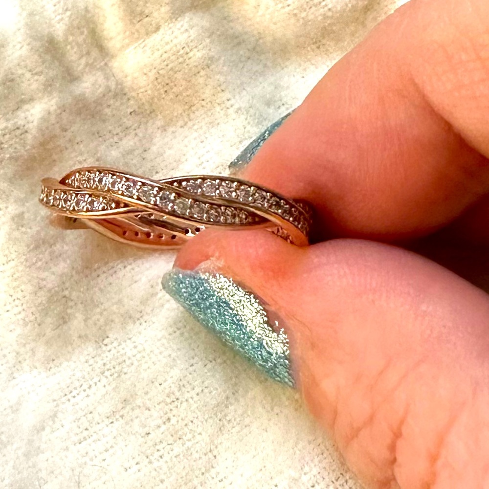 Pandora Sparkling Twisted Lines Ring